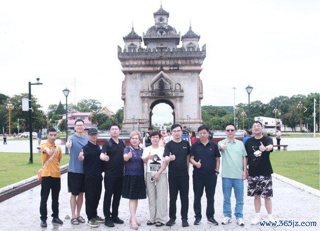 打卡万象成功门