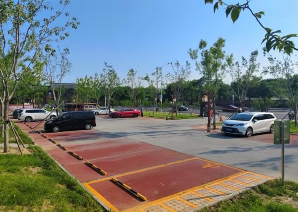 出行更畅，环境更好意思，清河之洲滨河公园泊车场“双升级”